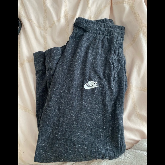 Girls Nike sweat pants size large - Picture 1 of 3